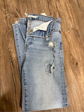 Levi's Wedgie Straight - Light Blue Distressed Jeans